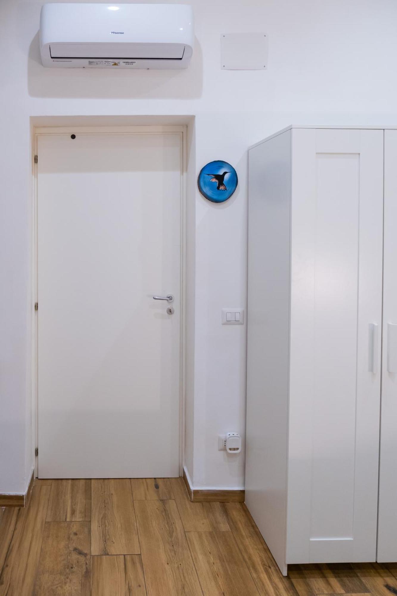 Apartamento Colibri A Piazza Dante Nápoles Exterior foto