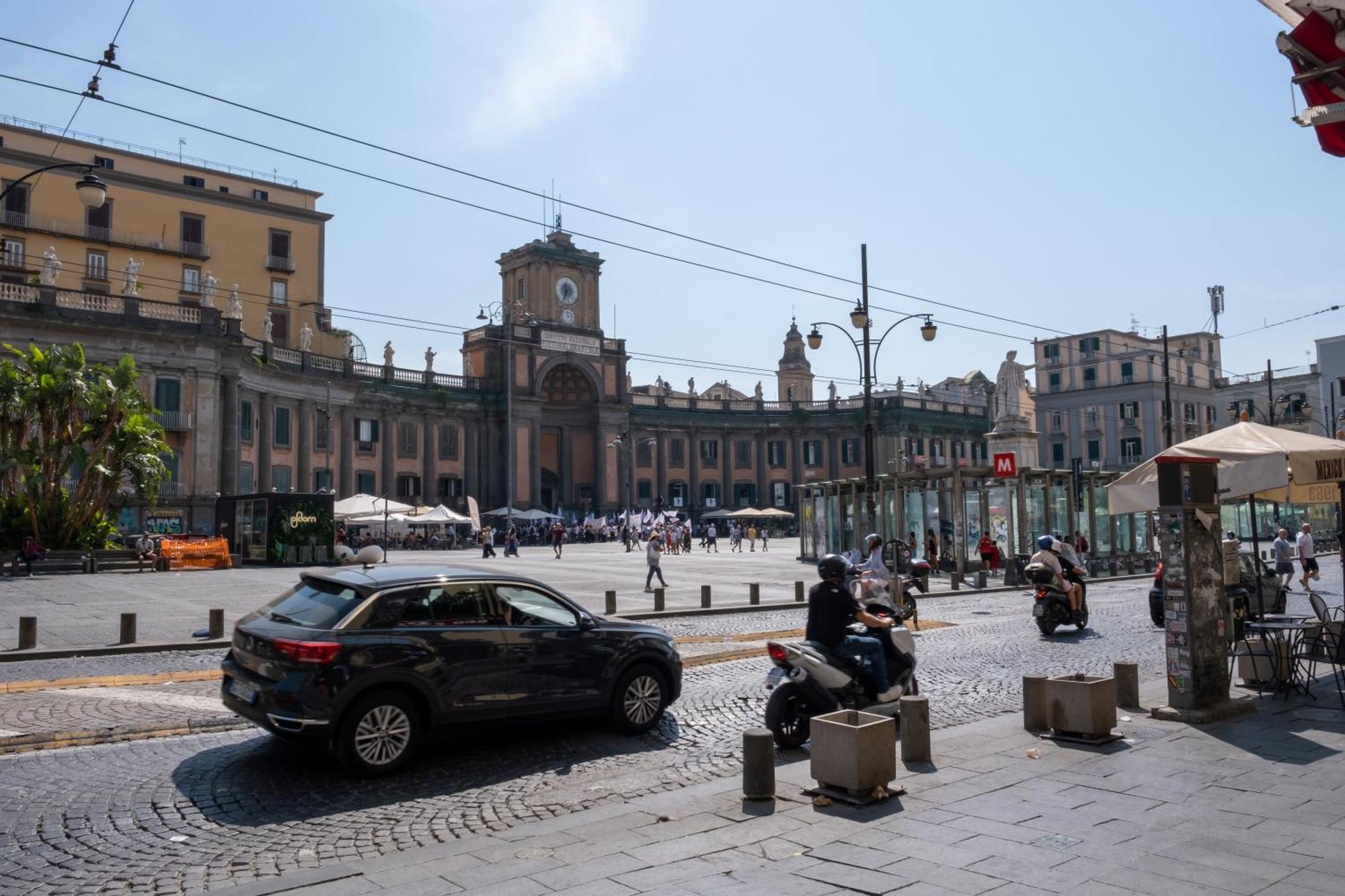 Apartamento Colibri A Piazza Dante Nápoles Exterior foto
