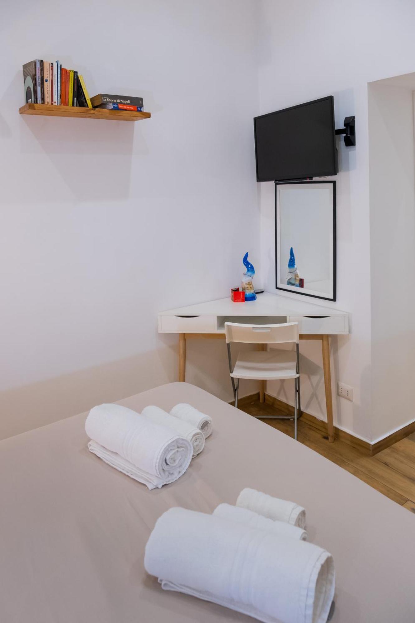 Apartamento Colibri A Piazza Dante Nápoles Exterior foto